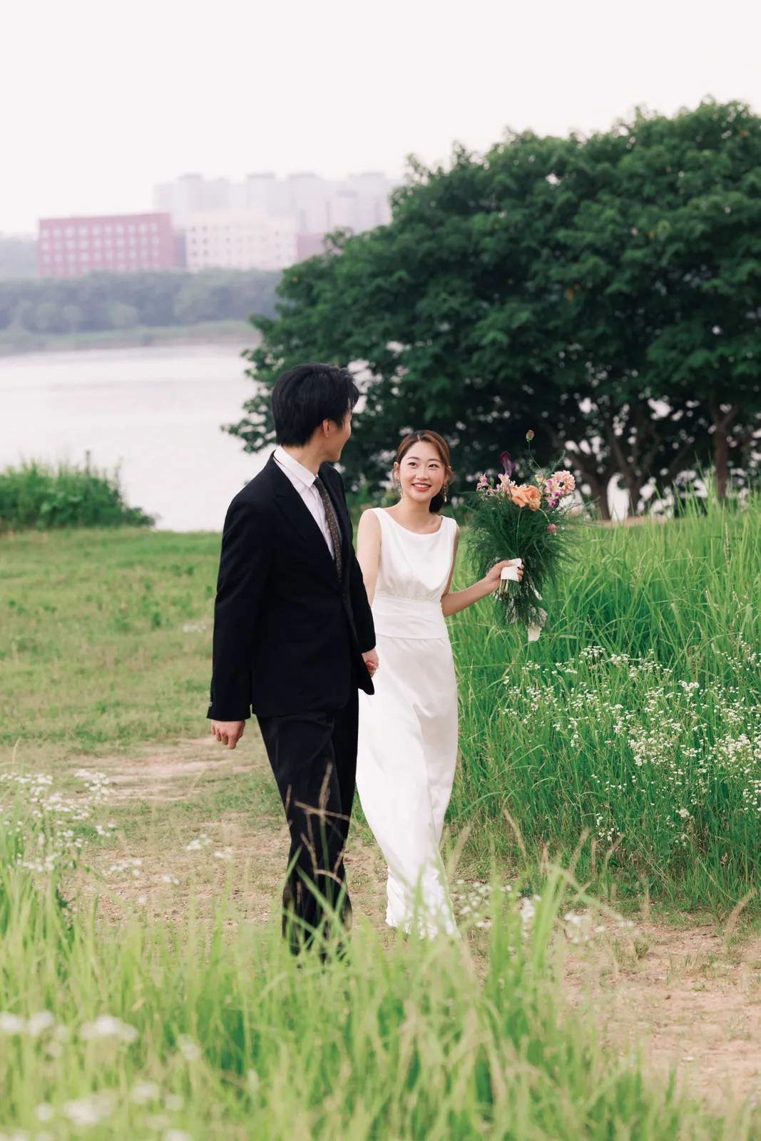 草坪、湖边、纪实｜2026年7月完整作品封面