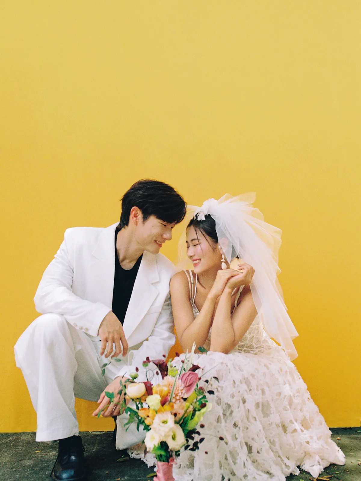 进部摄影创作样片，黄色背景与彩色花束，第14张
