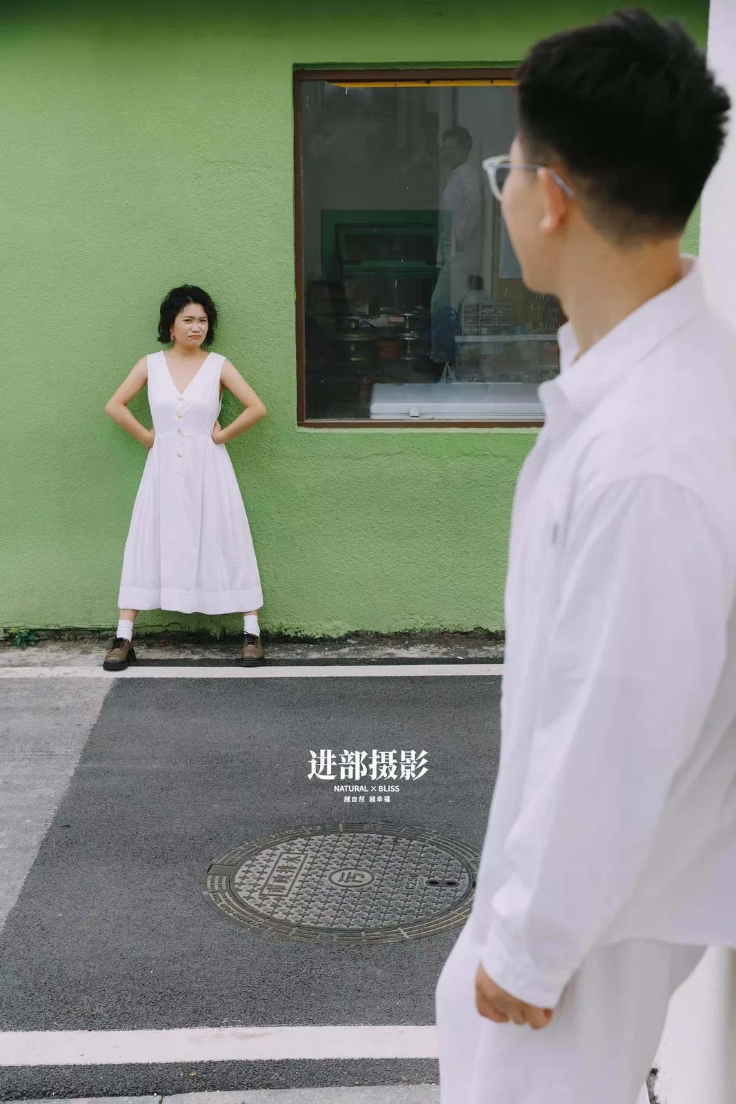 进部摄影精选客片，白色建筑外的一面绿墙，第5张