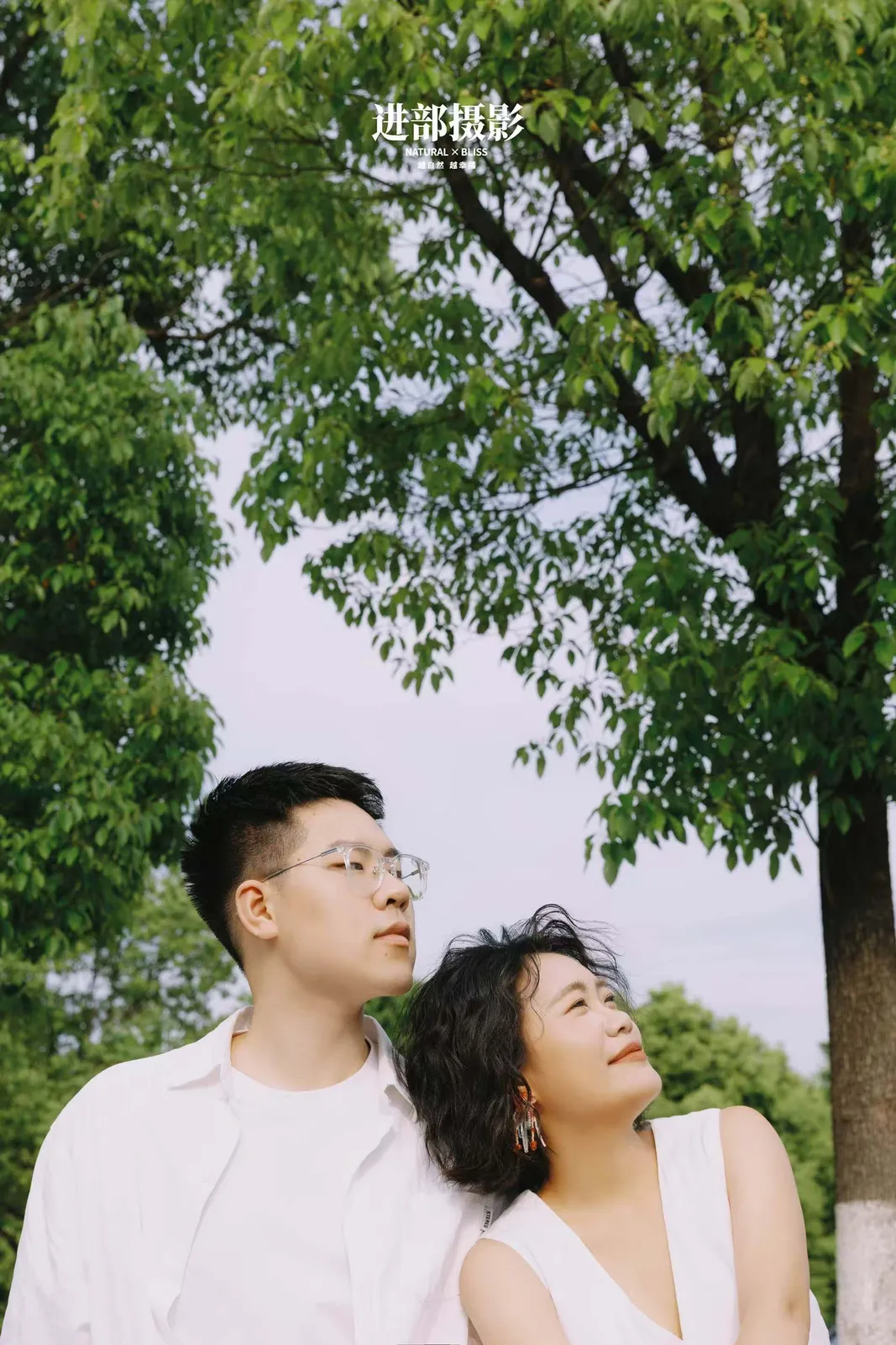 进部摄影精选客片，白色建筑外的一面绿墙，第8张