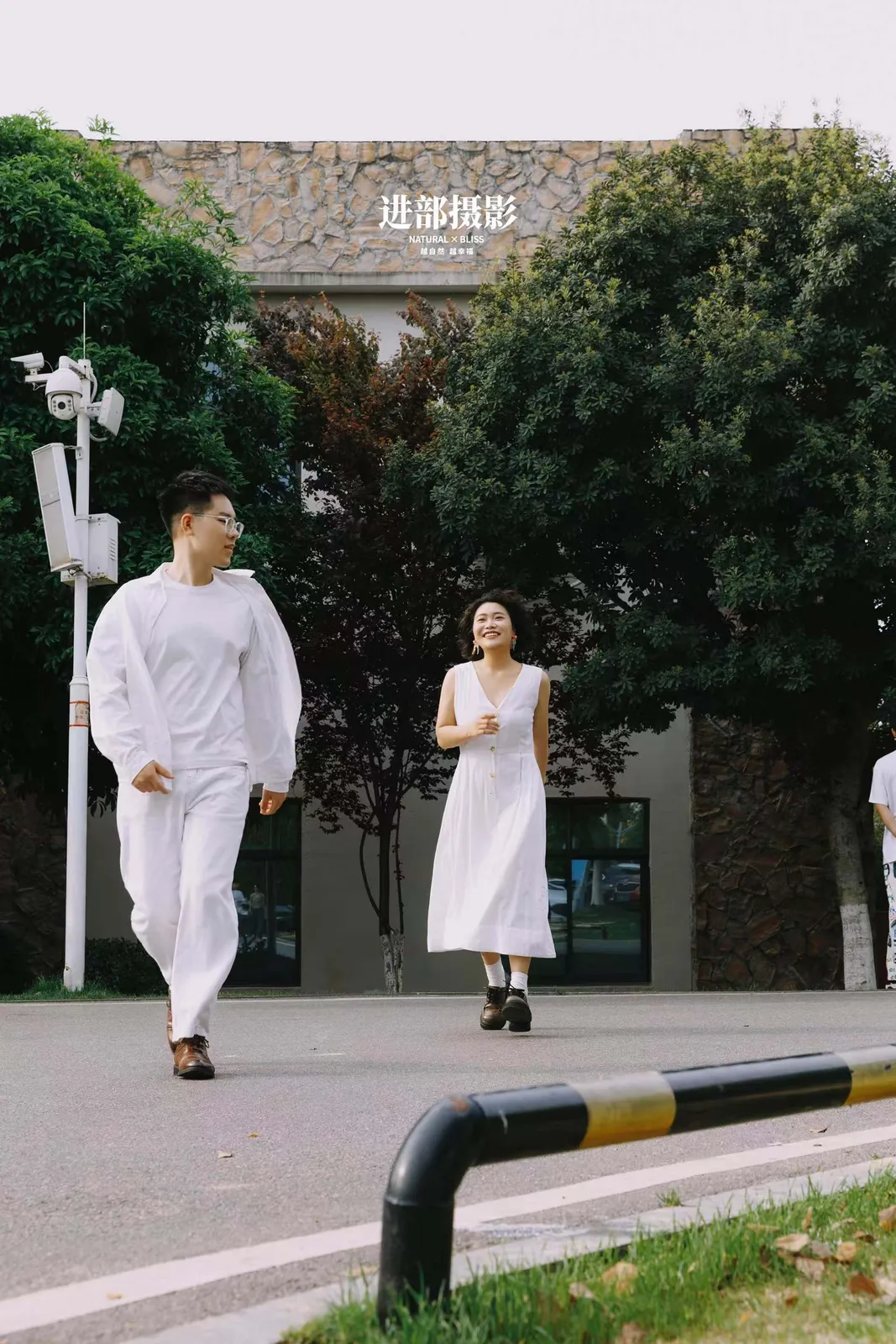 进部摄影精选客片，白色建筑外的一面绿墙，第9张