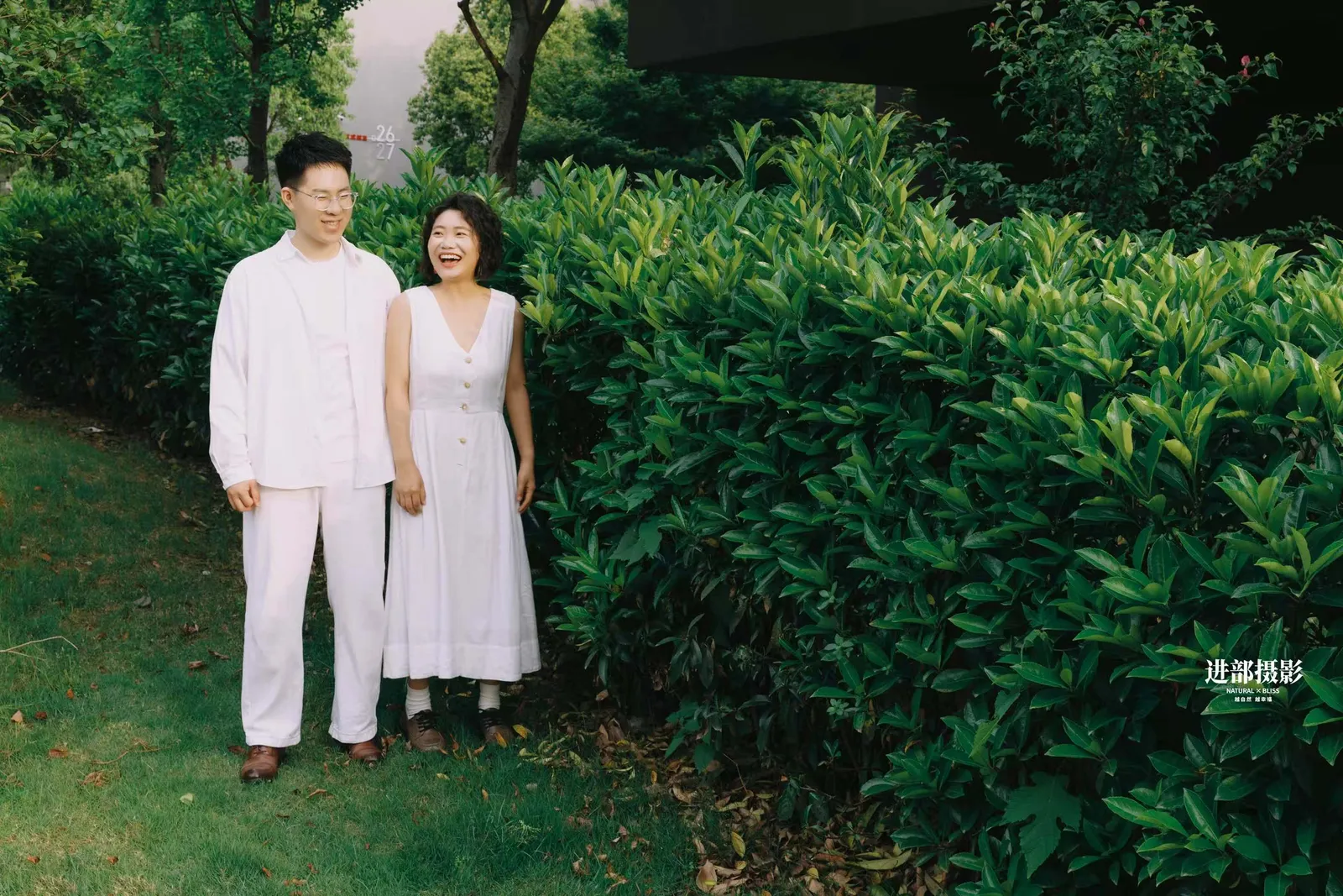 进部摄影精选客片，白色建筑外的一面绿墙，第13张