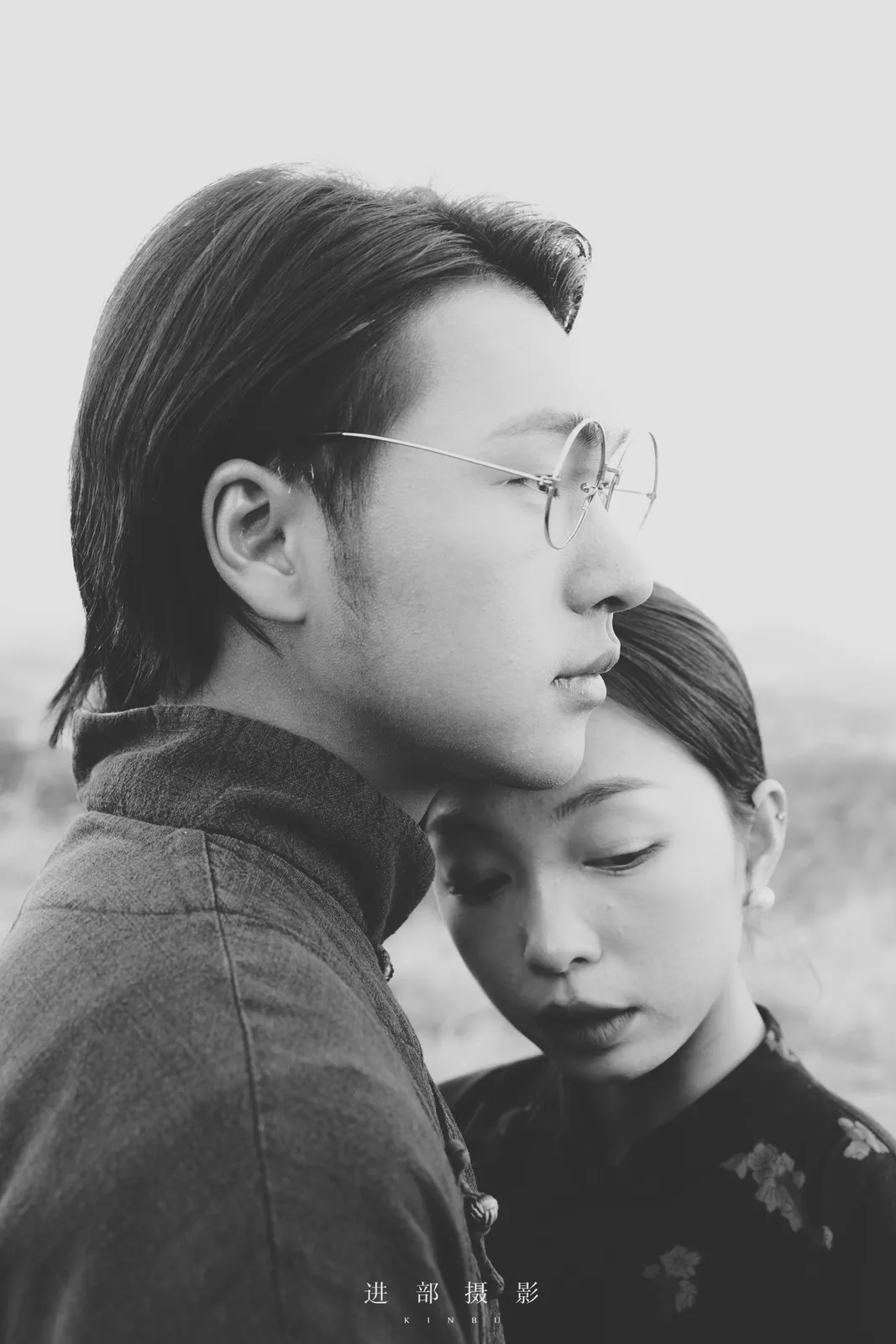 荒野里的一段黄昏，荒野黄昏、剪影、旗袍，竖幅组图结尾第12幅，进部摄影创作作品