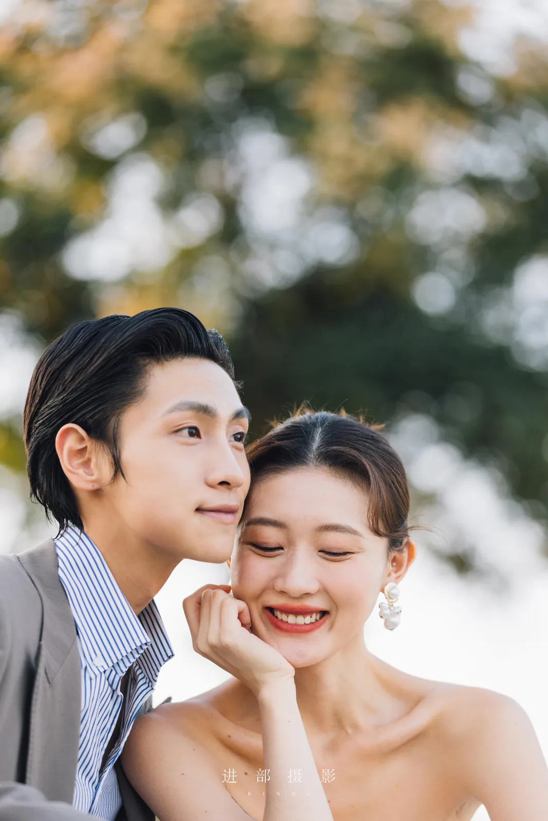 江边的风，彩色与黑白交替，江边、远景剪影、黑白与彩色，竖幅组图开场第2幅，进部摄影创作作品