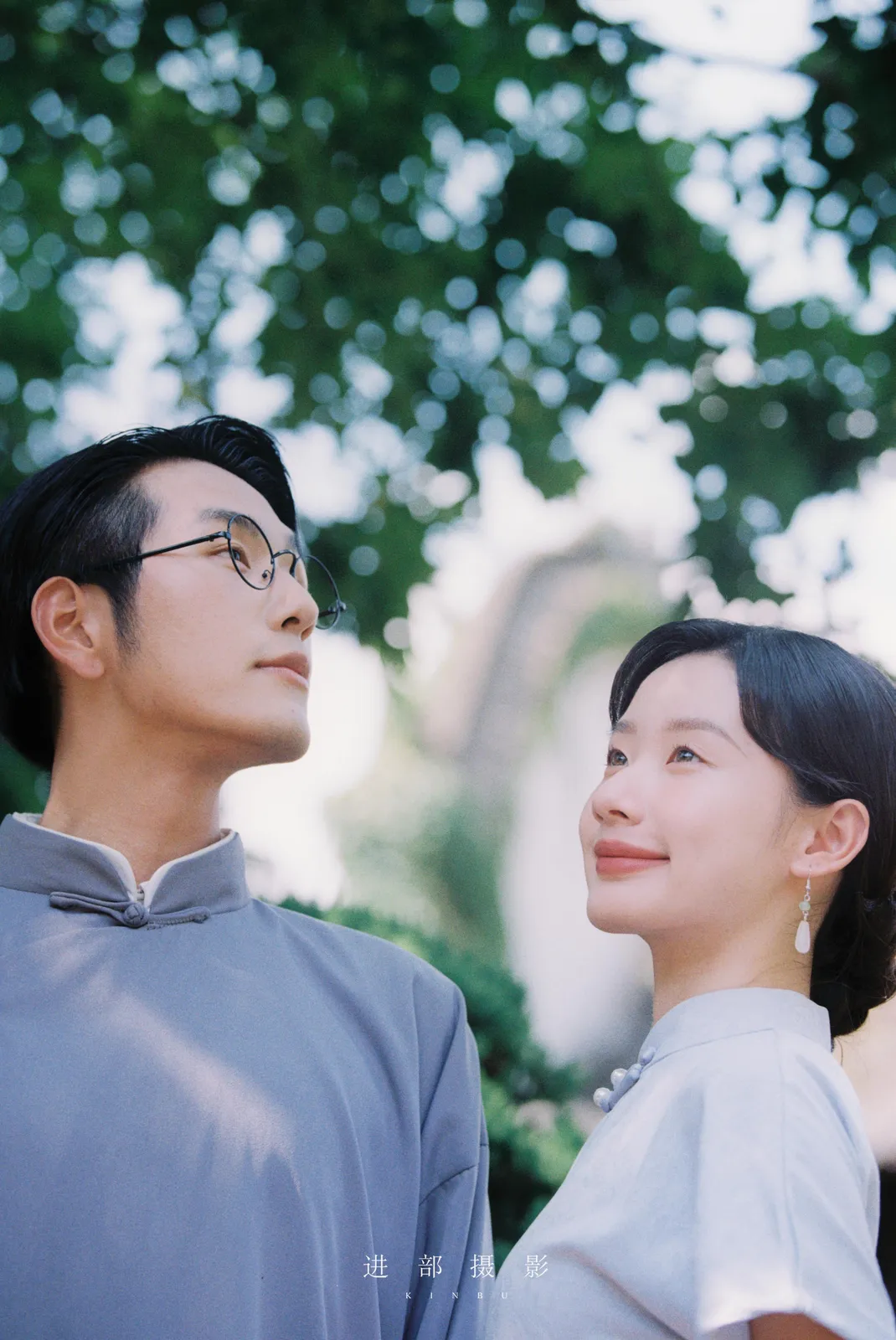 花窗、回廊与一身旗袍，中式园林、花窗回廊、旗袍，竖幅中段转折第7幅，进部摄影创作作品