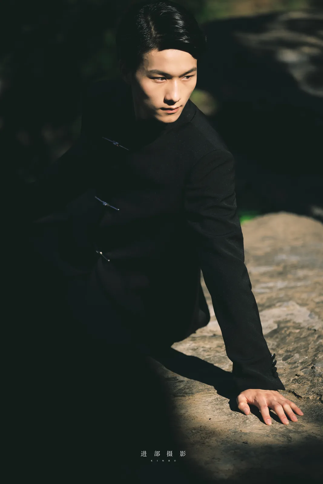 湖边与树林，把黑色留在夜色里，湖边夜色、树林、黑色造型，竖幅前段延续第5幅，进部摄影创作作品