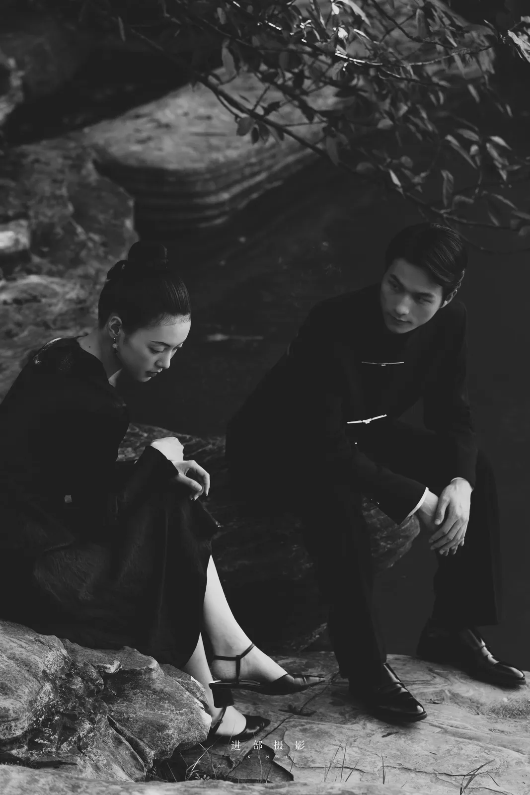 湖边与树林，把黑色留在夜色里，湖边夜色、树林、黑色造型，竖幅中段转折第7幅，进部摄影创作作品